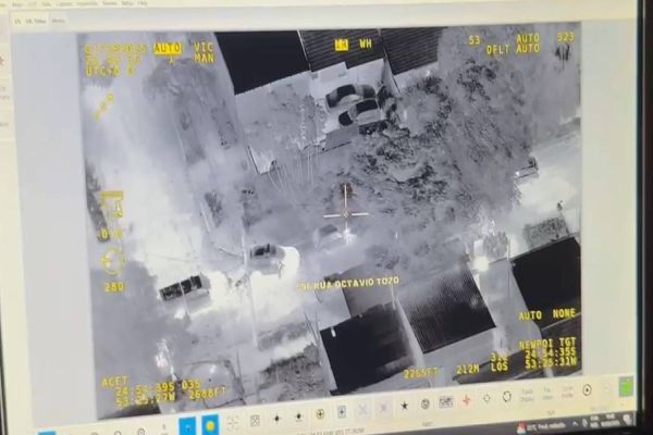 Imagem referente a notícia: Falcão 12 e PM prendem homem por disparos em via pública na região norte de Cascavel