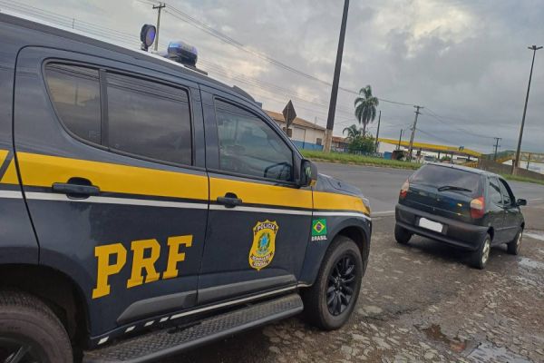 PRF flagra criança de 7 anos no porta-malas durante abordagem na BR-373