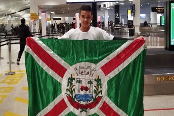 Catanduvense embarca para intercâmbio na Nova Zelândia através do programa Ganhando o Mundo