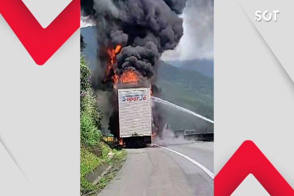 Incêndio em caminhão interdita BR-101, em Garuva, no Norte de Santa Catarina