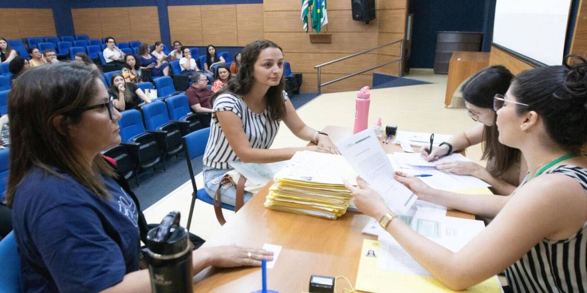 Educação de Toledo ganha reforço com a posse de 100 novos servidores
