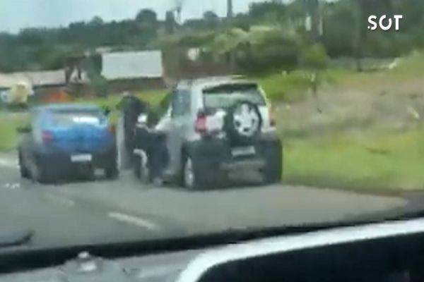 Imagem referente a notícia: Assalto na BR-277: PRF busca por suspeitos após ação criminosa ser registrada em vídeo