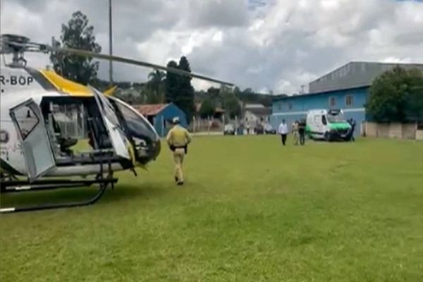 Bebê se afoga em tanque de peixes e é levado em estado grave para hospital