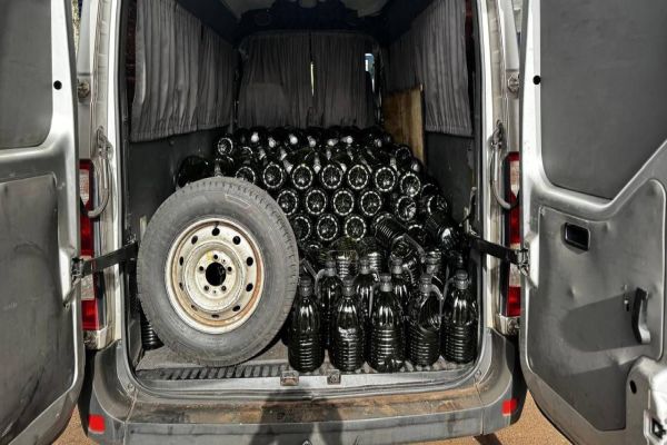 Receita Federal apreende 2,3 mil litros de azeite contrabandeado avaliados em R$ 82 mil na BR-277