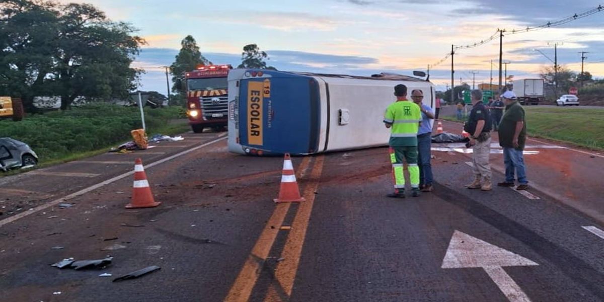 Condutor de 72 anos de micro-ônibus morre após colisão com Polo na BR-277, em Santa Tereza do Oeste