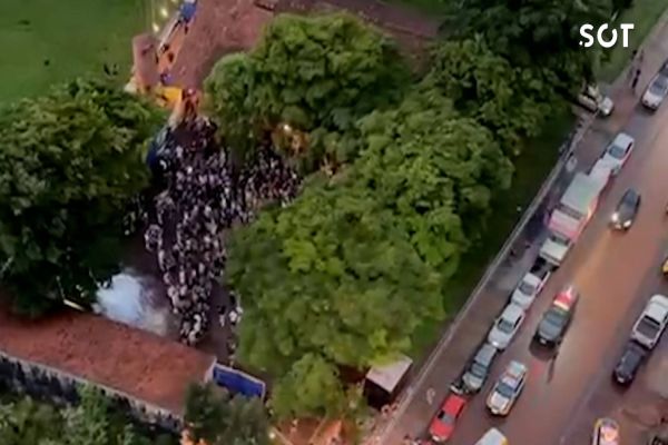 Imagem referente a notícia: Polícia Militar encerra festa universitária em Cascavel após denúncias de perturbação do sossego