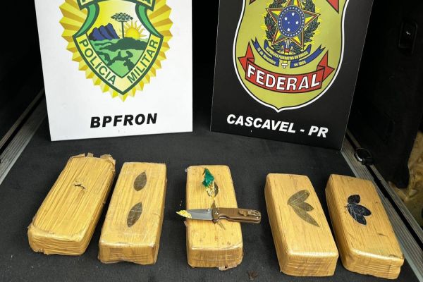 Imagem referente a notícia: Polícia Federal e Militar apreendem 5kg de crack em BMW X6 em Cascavel