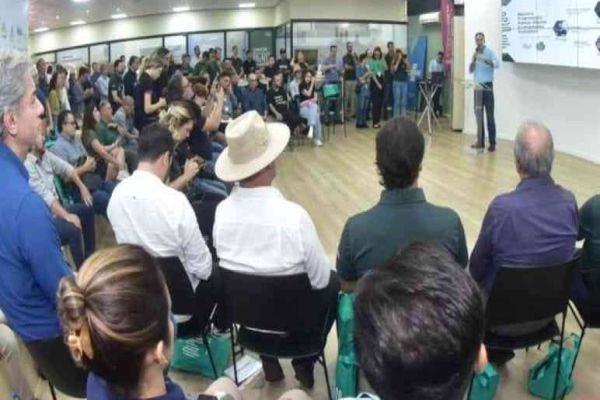 Enio Verri destaca papel da inovação na abertura de atividades do Espaço Impulso