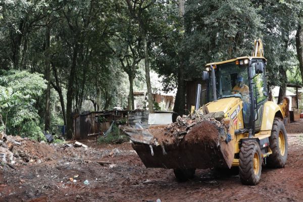 Cascavel mobiliza força-tarefa e remove 58 toneladas de lixo em área com surto de chikungunya