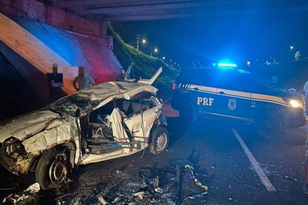 Duas pessoas morrem e um fica ferido em violenta colisão de trânsito na BR-376 no norte do Paraná