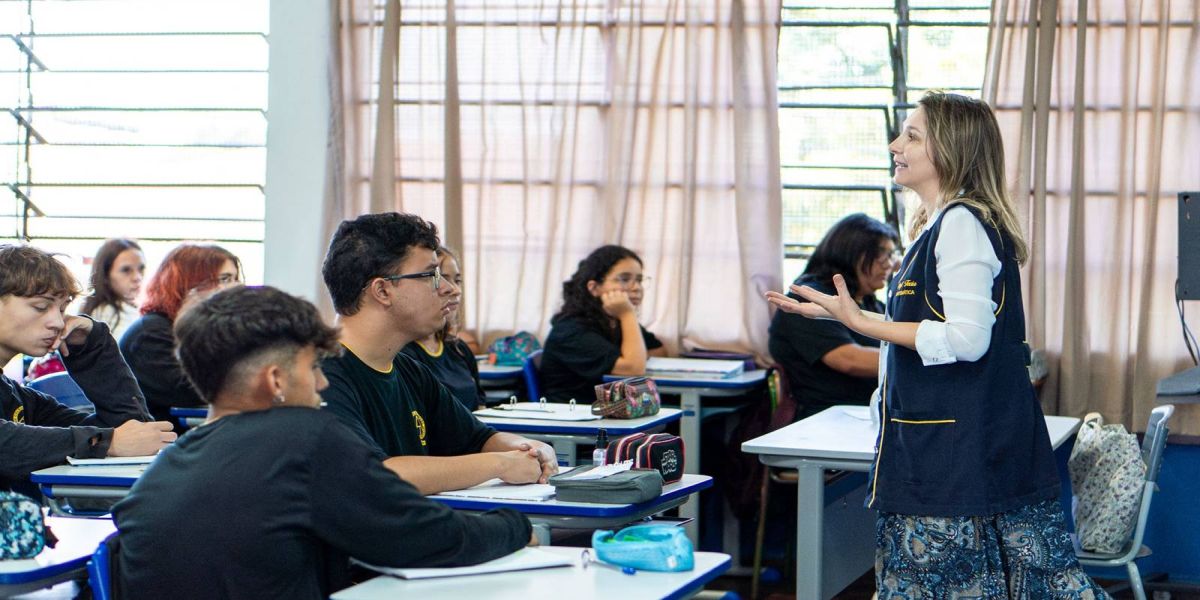 De 20 para 40 horas: Estado regulamenta Dobra de Padrão para docentes