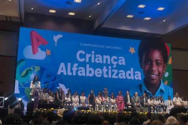 Município de Cascavel conquista Selo Ouro de Alfabetização e se destaca no cenário nacional