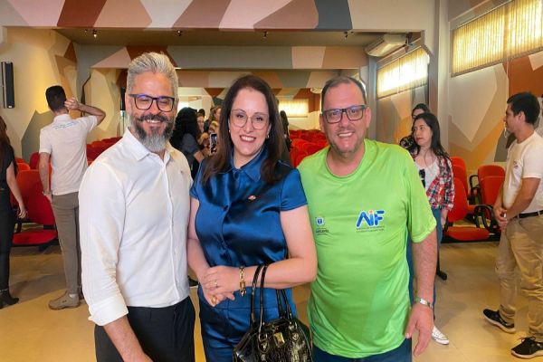 AIF e BNI Vale do Rio Iguaçu assinam carta de intenções para impulsionar economia de Cascavel