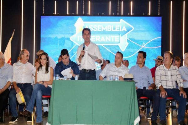 Assembleia Itinerante recebe reivindicações e entrega homenagens em Cascavel