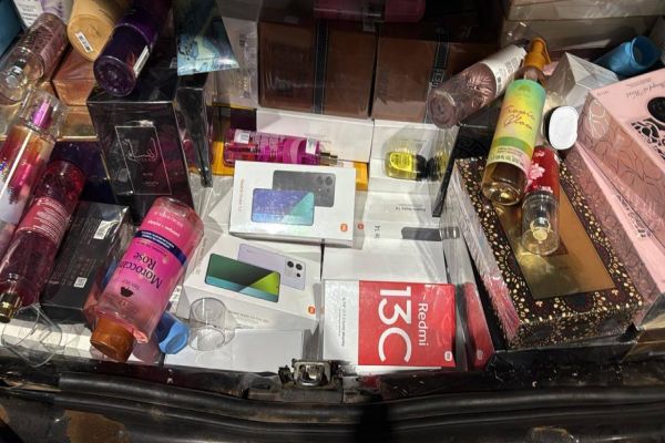 Receita Federal apreende R$ 135 mil em eletrônicos, perfumes e pneus no Oeste do Paraná