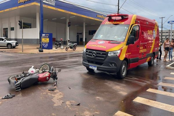 Casal fica ferido após forte colisão de trânsito no bairro São Cristóvão em Cascavel