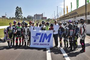 Imagem referente à notícia: Cascavel: A capital brasileira da velocidade recebe pilotas femininas em prova histórica
