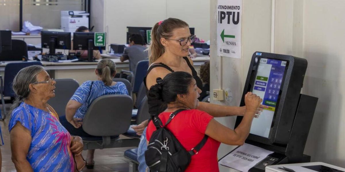 Prefeitura de Toledo instala totem de autoatendimento no Paço Municipal