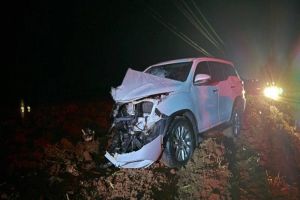 Imagem referente à notícia: Carro se envolve em colisão após aquaplanar na PR-495 entre Santa Helena e Entre Rios do Oeste