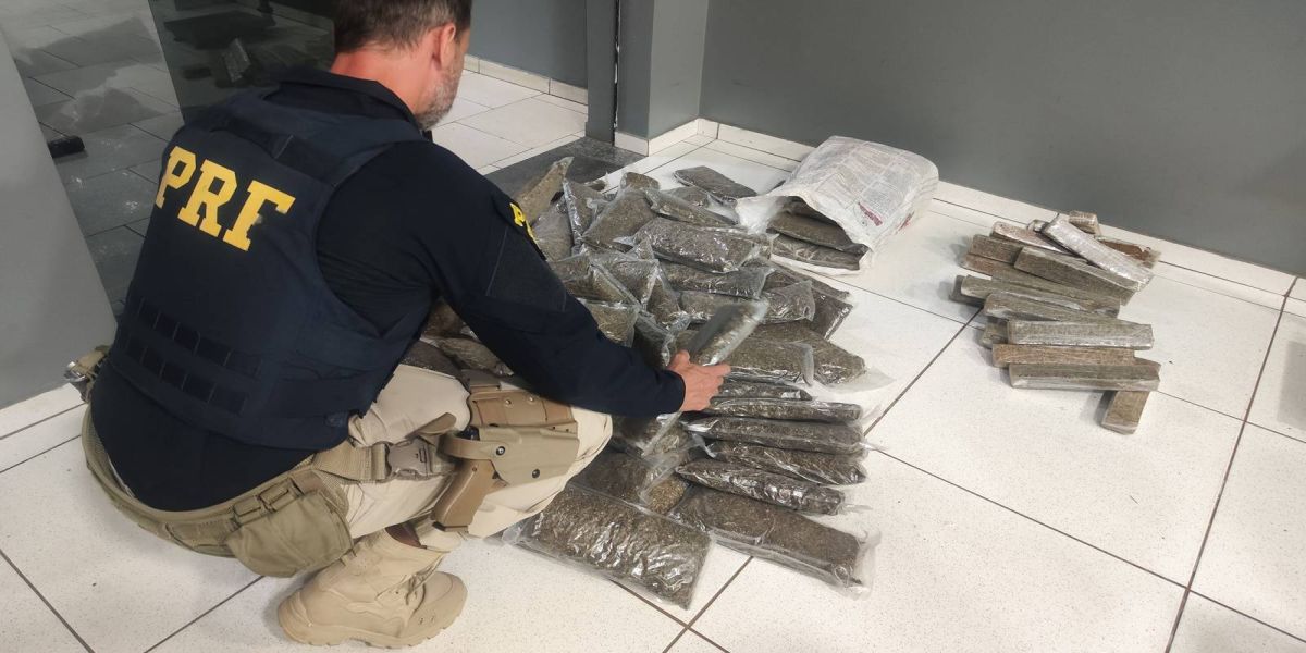 Motorista abandona veículo com toneladas de drogas na BR-277, em Laranjeiras do Sul