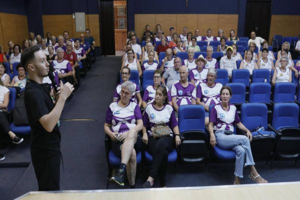 Secretaria de Esportes e Lazer de Toledo apresenta ações do CTI aos idosos