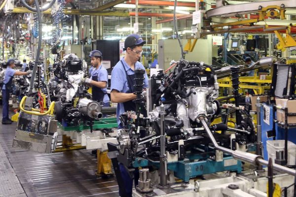 Paraná vai sediar parceria entre Renault e Geely para produção de carros com baixas emissões