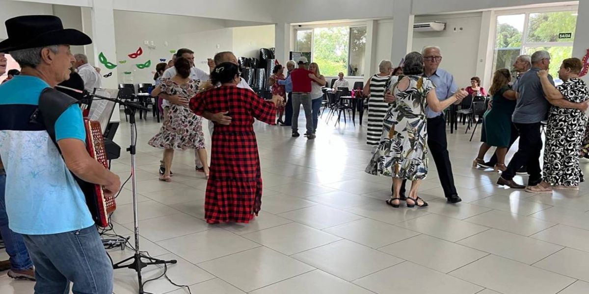 Corbélia celebra Carnaval com 1º Baile aos Domingos no CCI