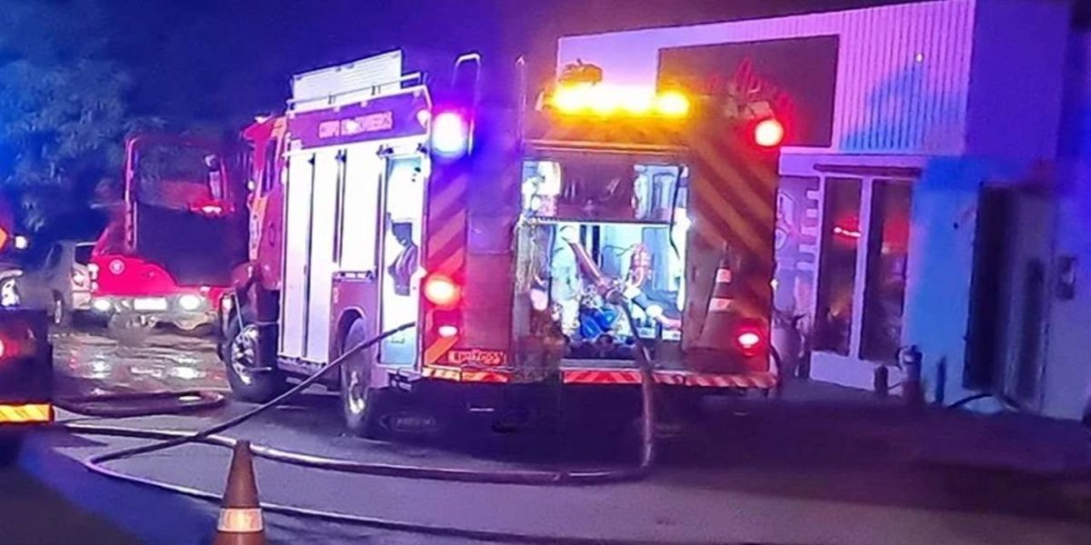 Empresa de alimentos é atingida por incêndio no Parque São Paulo em Cascavel