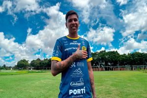 Imagem referente à notícia: FC Cascavel confirma empréstimo do goleiro Vitão ao Red Bull Bragantino