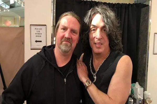 Luto no Rock: Morre Karl Cochran, guitarrista colaborador do KISS, aos 61 anos