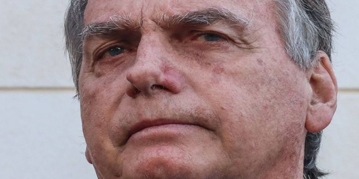 Bolsonaro aciona STF para impedir Dino e Zanin em ação sobre golpe