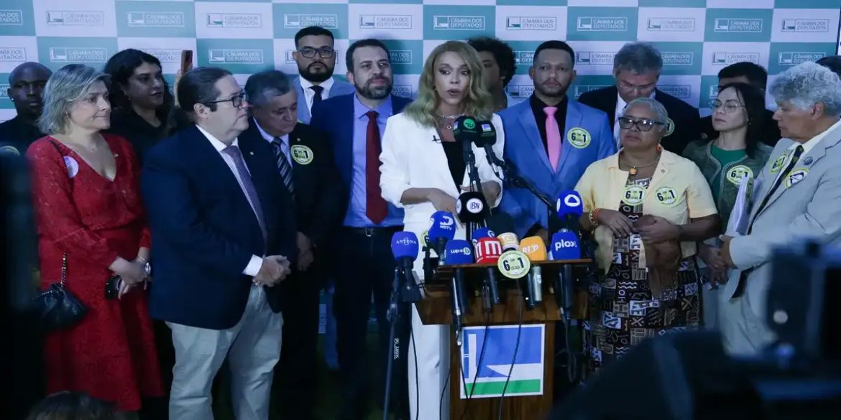 PEC contra escala 6x1 é protocolada na Câmara com 234 assinaturas