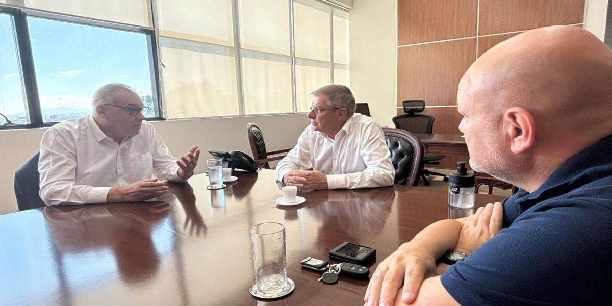 Toledo: Ampliação de moradia popular foi tema de encontro na Cohapar