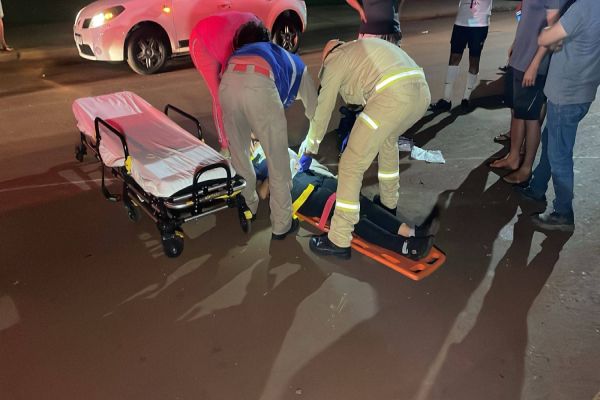 Jovem fica ferida após forte colisão traseira na Rua Rio da Paz em Cascavel