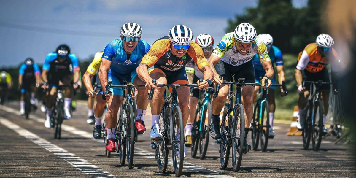 Velocidade e emoção: GP Cascavel de Ciclismo reúne atletas de cinco países