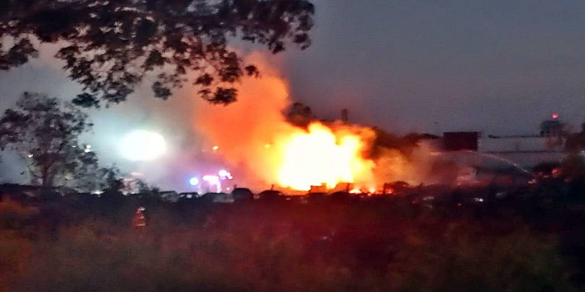 Quatro adolescentes são suspeitos do incêndio no pátio do Detran em Cascavel