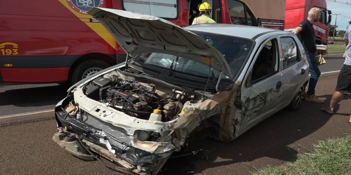 Colisão entre três veículos deixa uma pessoa ferida na BR-277 em  Santa Tereza do Oeste