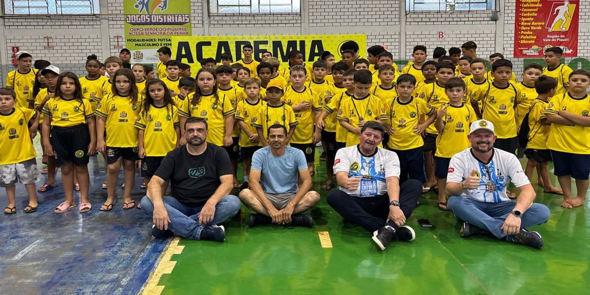 Entrega de Kits Esportivos marca o início das atividades nos distritos do Ouro Verde e Penha