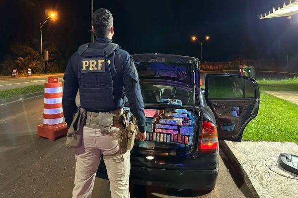 Imagem referente a notícia: Acusado por homicídio em Cascavel é preso pela PRF em Guarapuava com 518 quilos de maconha