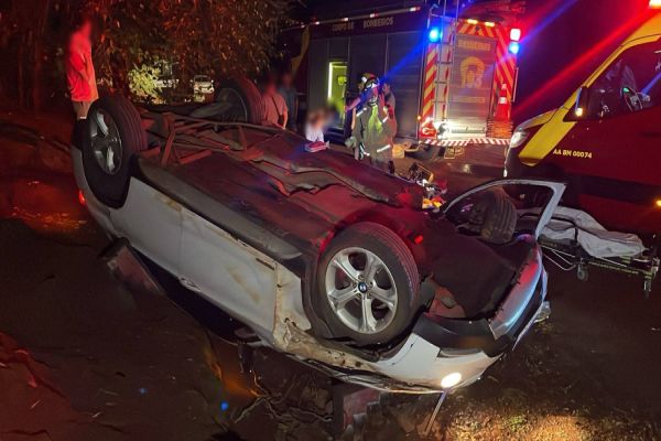 Quatro pessoas ficam feridas em capotamento na PR-180, em Cascavel