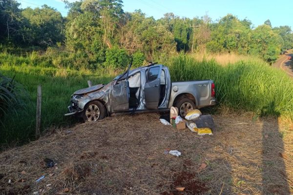 Condutor fica ferido após capotamento na PR-180 em Cascavel