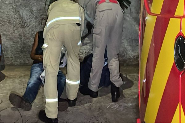 Mulher fica ferida após cortar a mão no Bairro Interlagos, em Cascavel