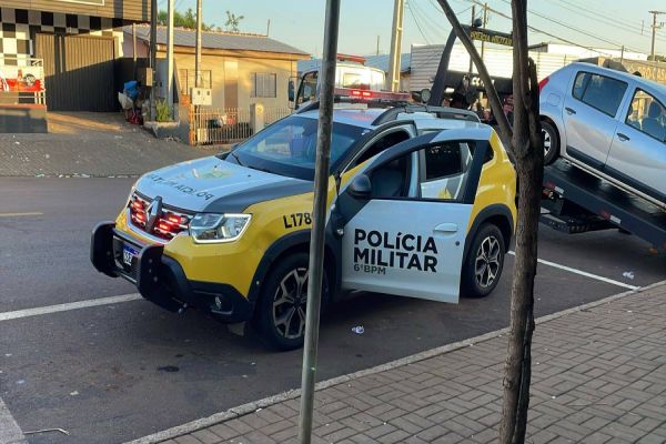 Homem é assassinado a tiros em frente a comércio no Jardim Tarumã, em Cascavel