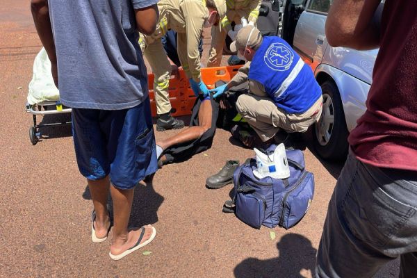 Motociclista de 37 anos fica ferido em forte colisão de trânsito no Bairro São Cristóvão em Cascavel