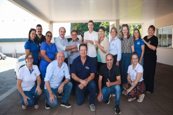 Cemic recebe novo veículo para serviços em prol da entidade