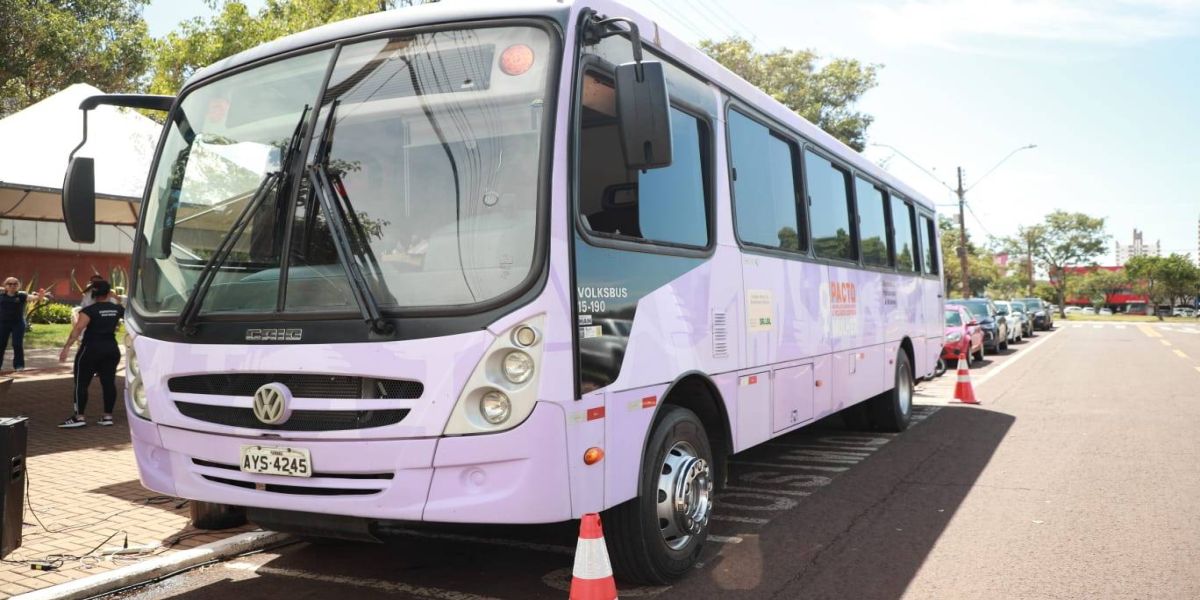 Ônibus Lilás oferece serviços e lazer para mulheres em Cascavel