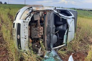 Imagem referente à notícia: Mulher fica ferida após capotamento na PR-590, em Ramilândia