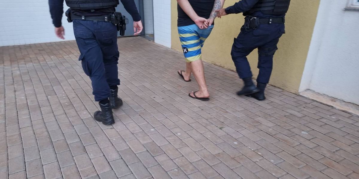 Motorista embriagado e sem habilitação é preso pela GM após manobras perigosas em Cascavel