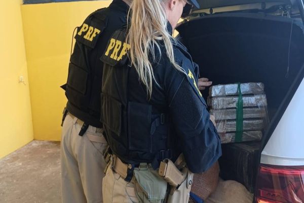 Mulher de 29 anos é presa com 165,9 kg de maconha na BR-277