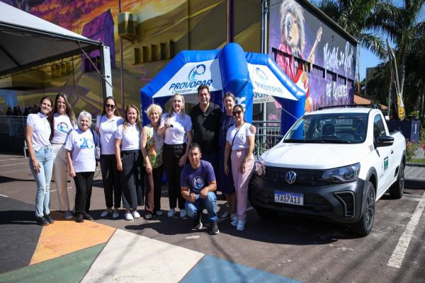 Gugu Bueno entrega primeiro veículo zero quilômetro ao Provopar de Cascavel